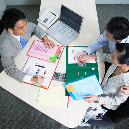 A financial advisor advising a couple in Oakleigh.