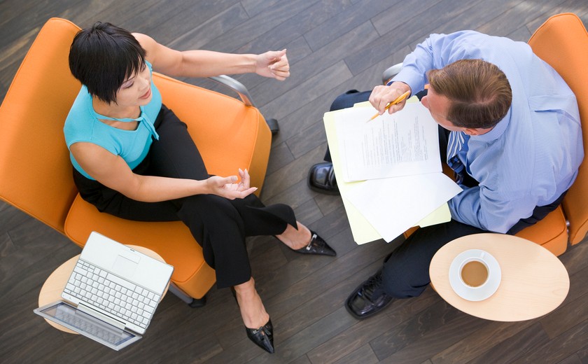 Lady meeting a financial planner.